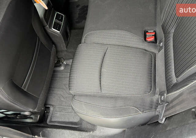 Білий Рено Меган, об'ємом двигуна 1.46 л та пробігом 200 тис. км за 13999 $, фото 42 на Automoto.ua