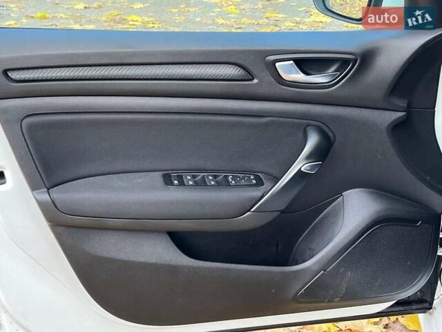 Белый Рено Меган, объемом двигателя 1.5 л и пробегом 250 тыс. км за 10890 $, фото 26 на Automoto.ua