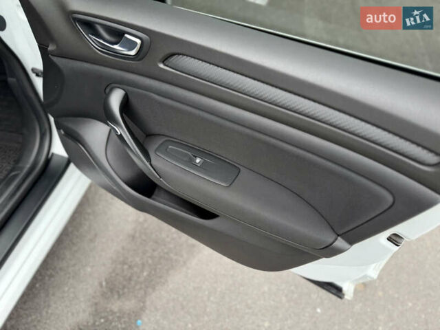 Білий Рено Меган, об'ємом двигуна 1.5 л та пробігом 245 тис. км за 13333 $, фото 54 на Automoto.ua