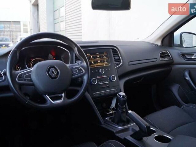Белый Рено Меган, объемом двигателя 1.46 л и пробегом 225 тыс. км за 11999 $, фото 18 на Automoto.ua