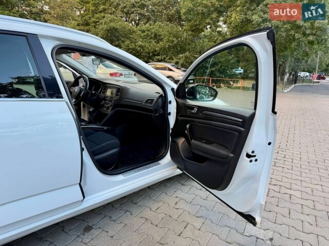 Белый Рено Меган, объемом двигателя 1.6 л и пробегом 221 тыс. км за 10800 $, фото 51 на Automoto.ua