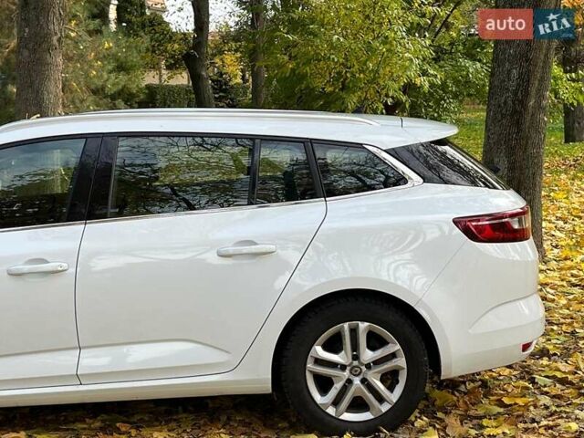 Белый Рено Меган, объемом двигателя 1.5 л и пробегом 250 тыс. км за 10890 $, фото 6 на Automoto.ua