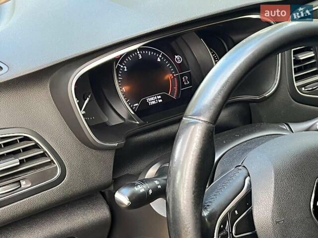 Белый Рено Меган, объемом двигателя 1.5 л и пробегом 250 тыс. км за 10890 $, фото 27 на Automoto.ua