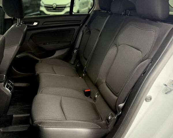 Рено Меган 2018 в Киеве на Automoto.ua Белый Рено Меган, объемом двигателя 1.5 л и пробегом 191 тыс. км за 14499 $, фото 41 на Automoto.ua