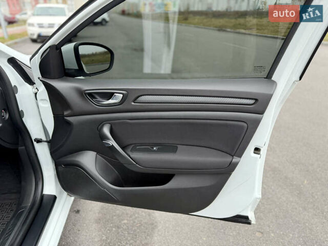 Білий Рено Меган, об'ємом двигуна 1.5 л та пробігом 245 тис. км за 13333 $, фото 53 на Automoto.ua