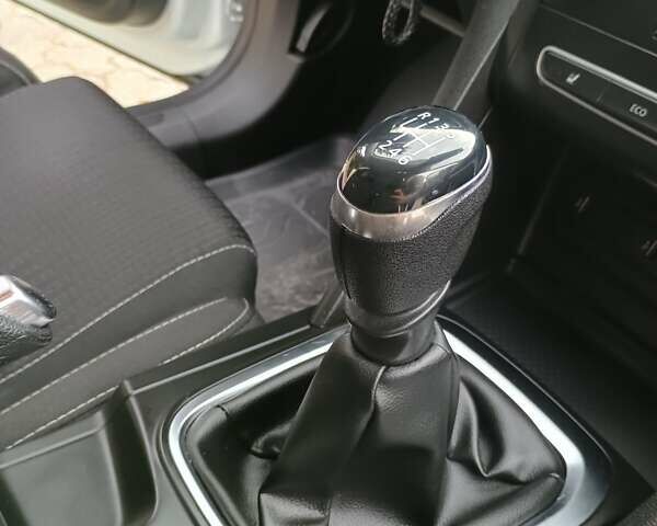 Белый Рено Меган, объемом двигателя 1.5 л и пробегом 222 тыс. км за 12600 $, фото 69 на Automoto.ua