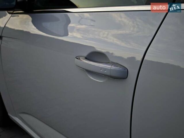 Белый Рено Меган, объемом двигателя 1.5 л и пробегом 114 тыс. км за 18600 $, фото 17 на Automoto.ua