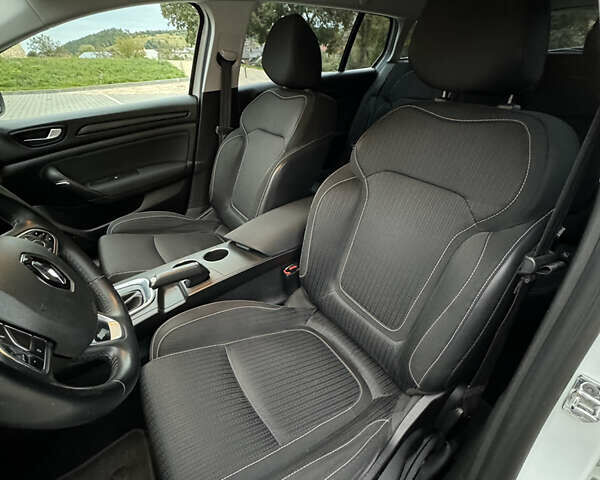 Белый Рено Меган, объемом двигателя 1.46 л и пробегом 179 тыс. км за 13800 $, фото 13 на Automoto.ua