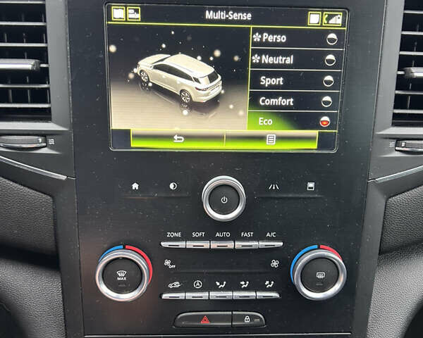 Белый Рено Меган, объемом двигателя 1.5 л и пробегом 193 тыс. км за 16999 $, фото 16 на Automoto.ua