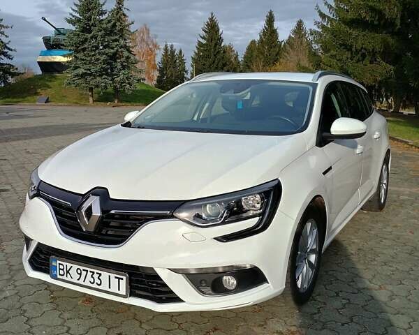Белый Рено Меган, объемом двигателя 1.5 л и пробегом 222 тыс. км за 12600 $, фото 4 на Automoto.ua