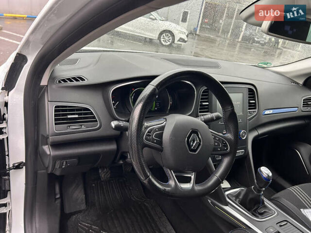 Белый Рено Меган, объемом двигателя 1.5 л и пробегом 193 тыс. км за 16999 $, фото 10 на Automoto.ua