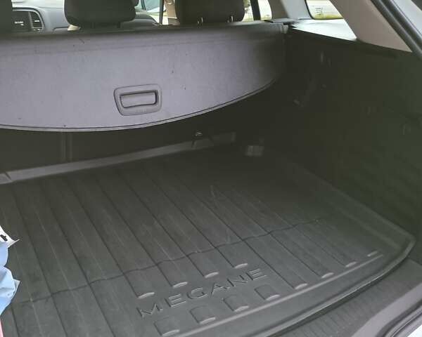 Белый Рено Меган, объемом двигателя 1.5 л и пробегом 222 тыс. км за 12600 $, фото 76 на Automoto.ua