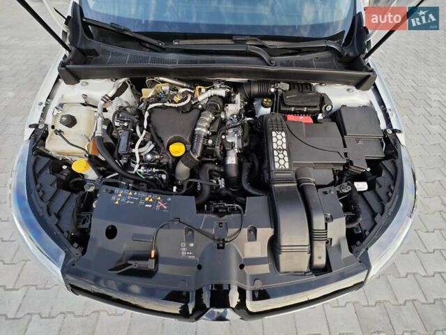 Белый Рено Меган, объемом двигателя 1.5 л и пробегом 114 тыс. км за 18600 $, фото 102 на Automoto.ua