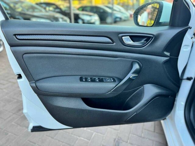 Белый Рено Меган, объемом двигателя 1.5 л и пробегом 204 тыс. км за 13900 $, фото 10 на Automoto.ua