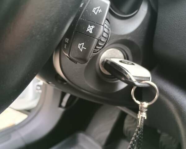 Белый Рено Меган, объемом двигателя 1.5 л и пробегом 222 тыс. км за 12600 $, фото 66 на Automoto.ua