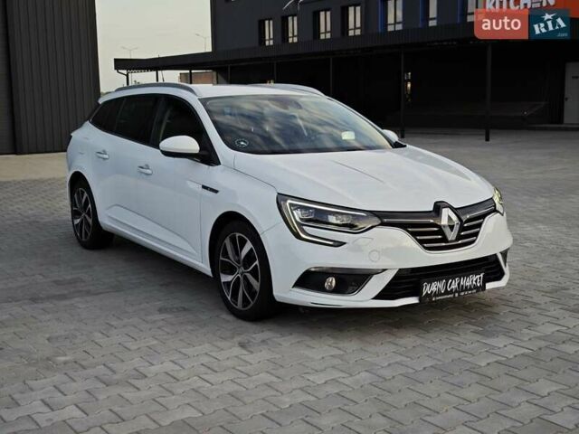 Белый Рено Меган, объемом двигателя 1.5 л и пробегом 114 тыс. км за 18600 $, фото 2 на Automoto.ua