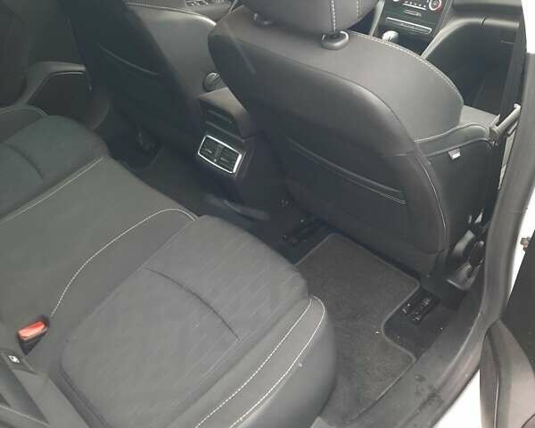 Белый Рено Меган, объемом двигателя 1.33 л и пробегом 207 тыс. км за 12300 $, фото 31 на Automoto.ua