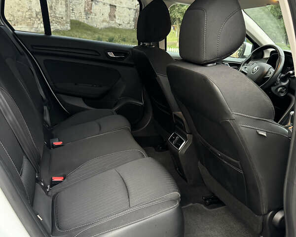 Белый Рено Меган, объемом двигателя 1.46 л и пробегом 179 тыс. км за 13800 $, фото 17 на Automoto.ua