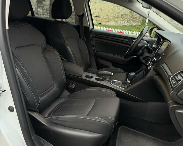 Белый Рено Меган, объемом двигателя 1.46 л и пробегом 179 тыс. км за 13800 $, фото 16 на Automoto.ua