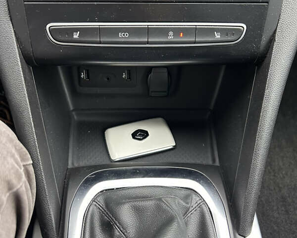 Белый Рено Меган, объемом двигателя 1.5 л и пробегом 193 тыс. км за 16999 $, фото 23 на Automoto.ua