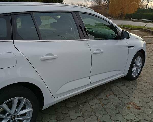 Белый Рено Меган, объемом двигателя 1.5 л и пробегом 222 тыс. км за 12600 $, фото 25 на Automoto.ua