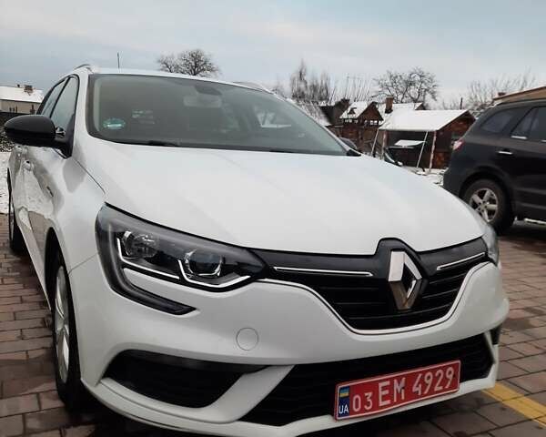 Белый Рено Меган, объемом двигателя 1.33 л и пробегом 207 тыс. км за 12300 $, фото 1 на Automoto.ua