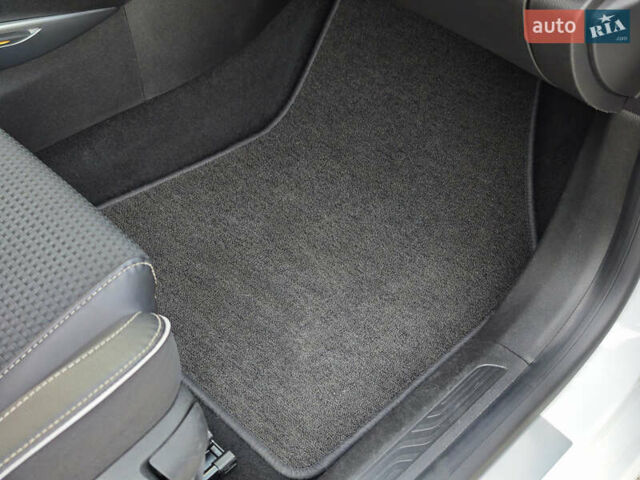 Белый Рено Меган, объемом двигателя 1.5 л и пробегом 114 тыс. км за 18600 $, фото 63 на Automoto.ua