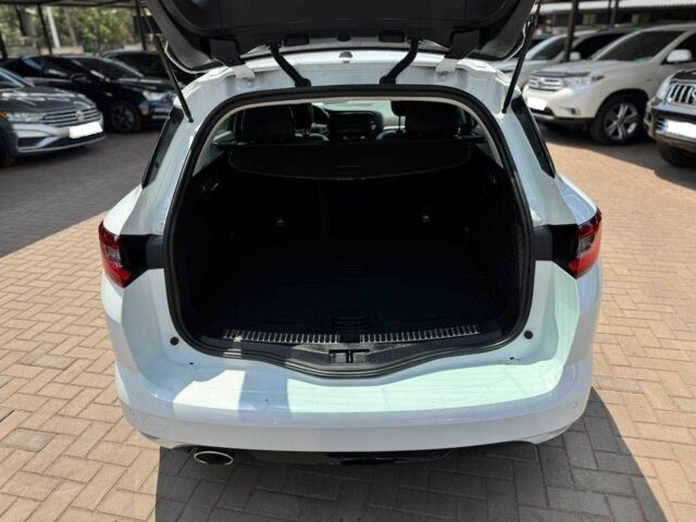 Белый Рено Меган, объемом двигателя 1.5 л и пробегом 198 тыс. км за 13700 $, фото 7 на Automoto.ua