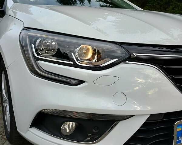 Белый Рено Меган, объемом двигателя 1.5 л и пробегом 222 тыс. км за 12600 $, фото 36 на Automoto.ua