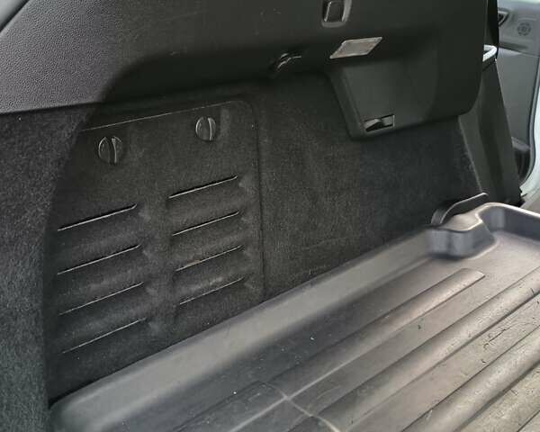 Белый Рено Меган, объемом двигателя 1.5 л и пробегом 222 тыс. км за 12600 $, фото 89 на Automoto.ua