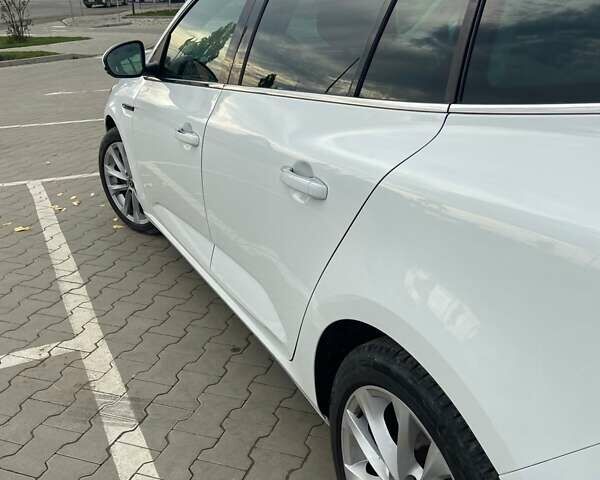 Білий Рено Меган, об'ємом двигуна 1.5 л та пробігом 177 тис. км за 14300 $, фото 4 на Automoto.ua