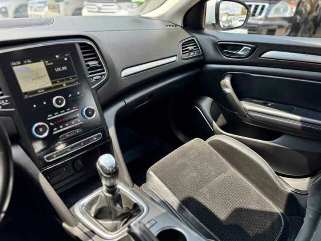 Белый Рено Меган, объемом двигателя 1.5 л и пробегом 198 тыс. км за 13700 $, фото 13 на Automoto.ua