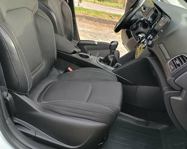 Белый Рено Меган, объемом двигателя 1.5 л и пробегом 222 тыс. км за 12600 $, фото 58 на Automoto.ua