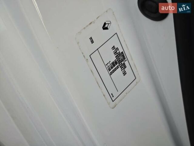 Белый Рено Меган, объемом двигателя 1.5 л и пробегом 114 тыс. км за 18600 $, фото 51 на Automoto.ua