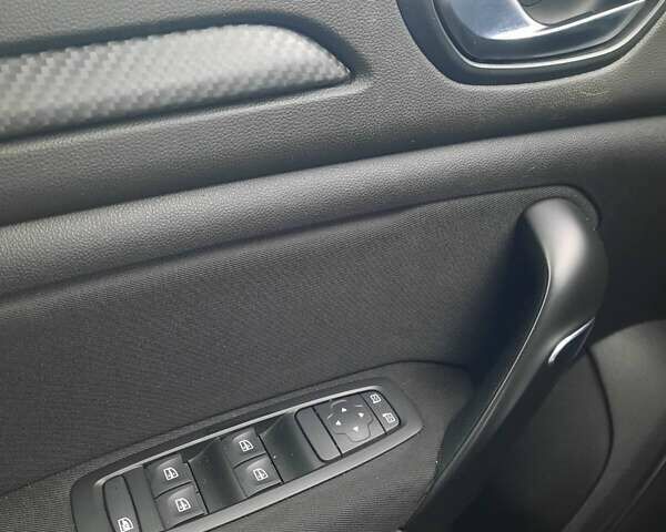 Белый Рено Меган, объемом двигателя 1.33 л и пробегом 207 тыс. км за 12300 $, фото 26 на Automoto.ua