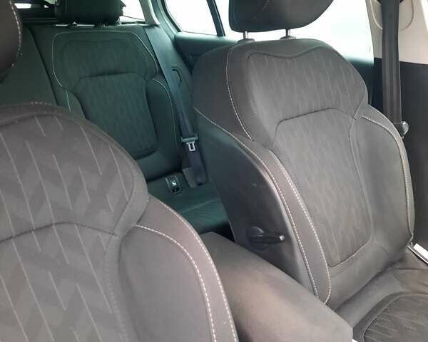Белый Рено Меган, объемом двигателя 1.33 л и пробегом 207 тыс. км за 12300 $, фото 34 на Automoto.ua