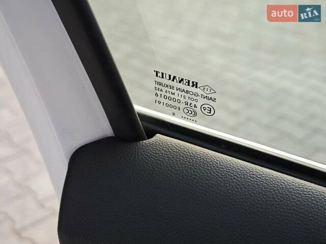 Белый Рено Меган, объемом двигателя 1.5 л и пробегом 114 тыс. км за 18600 $, фото 18 на Automoto.ua