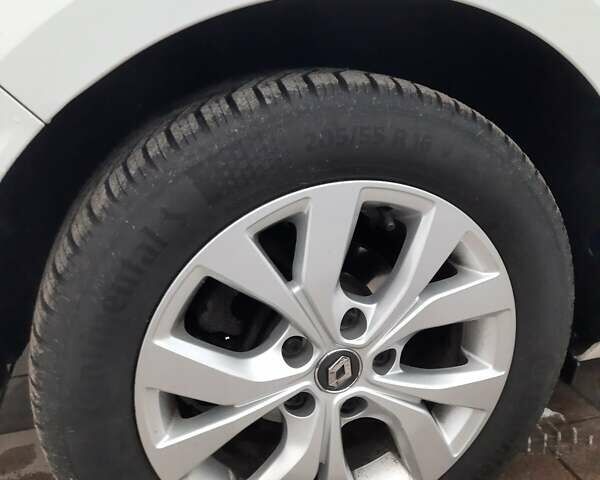 Белый Рено Меган, объемом двигателя 1.33 л и пробегом 207 тыс. км за 12300 $, фото 9 на Automoto.ua