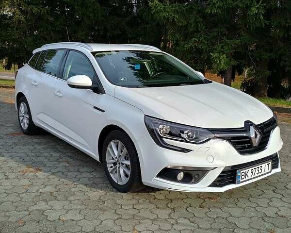 Белый Рено Меган, объемом двигателя 1.5 л и пробегом 222 тыс. км за 12600 $, фото 3 на Automoto.ua