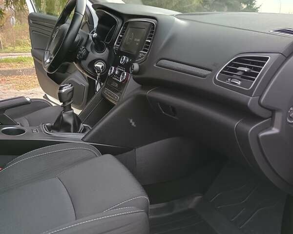 Белый Рено Меган, объемом двигателя 1.5 л и пробегом 222 тыс. км за 12600 $, фото 59 на Automoto.ua