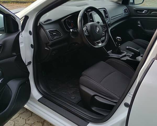 Белый Рено Меган, объемом двигателя 1.5 л и пробегом 222 тыс. км за 12600 $, фото 49 на Automoto.ua