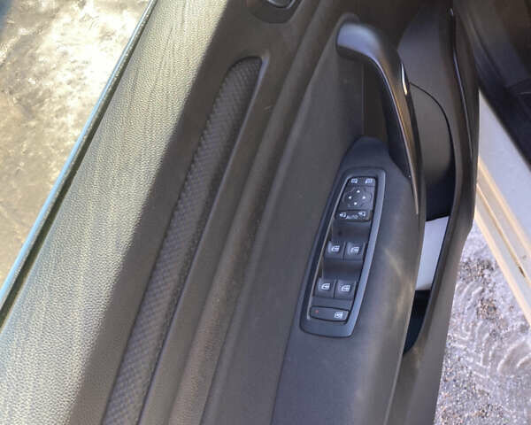 Белый Рено Меган, объемом двигателя 1.5 л и пробегом 140 тыс. км за 15000 $, фото 10 на Automoto.ua