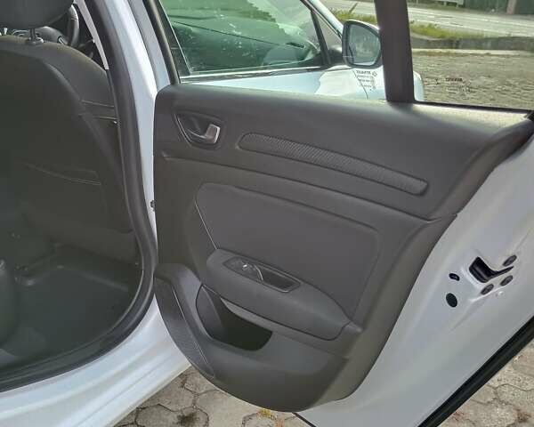 Белый Рено Меган, объемом двигателя 1.5 л и пробегом 222 тыс. км за 12600 $, фото 75 на Automoto.ua