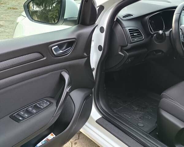 Белый Рено Меган, объемом двигателя 1.5 л и пробегом 222 тыс. км за 12600 $, фото 48 на Automoto.ua