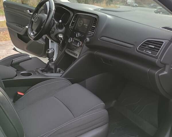 Белый Рено Меган, объемом двигателя 1.5 л и пробегом 222 тыс. км за 12600 $, фото 60 на Automoto.ua