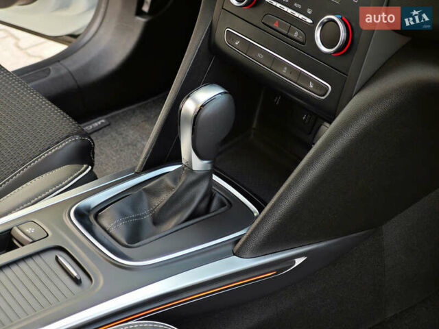 Белый Рено Меган, объемом двигателя 1.5 л и пробегом 114 тыс. км за 18600 $, фото 73 на Automoto.ua