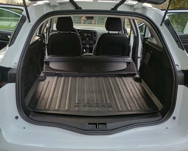 Белый Рено Меган, объемом двигателя 1.5 л и пробегом 222 тыс. км за 12600 $, фото 90 на Automoto.ua