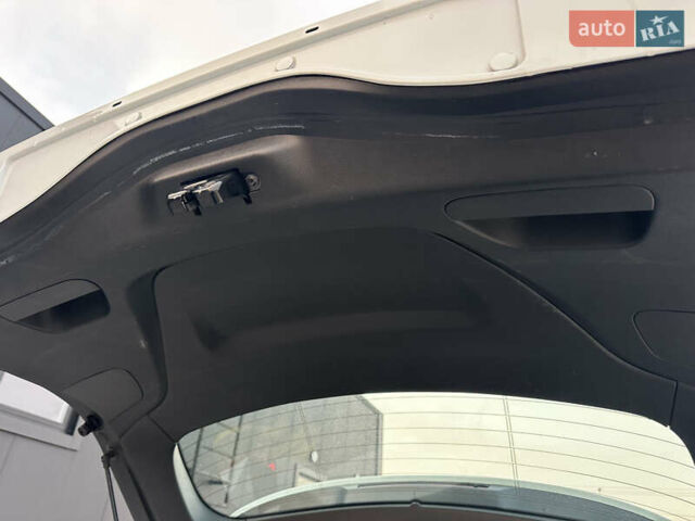 Білий Рено Меган, об'ємом двигуна 1.5 л та пробігом 210 тис. км за 13200 $, фото 37 на Automoto.ua