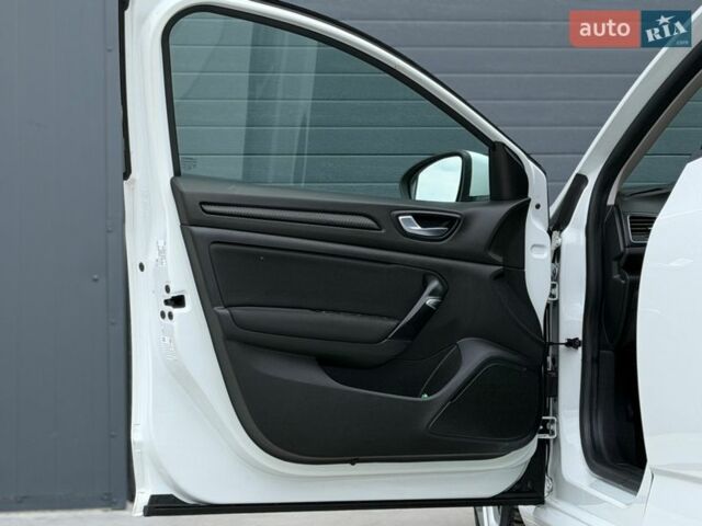 Белый Рено Меган, объемом двигателя 1.5 л и пробегом 180 тыс. км за 12999 $, фото 35 на Automoto.ua