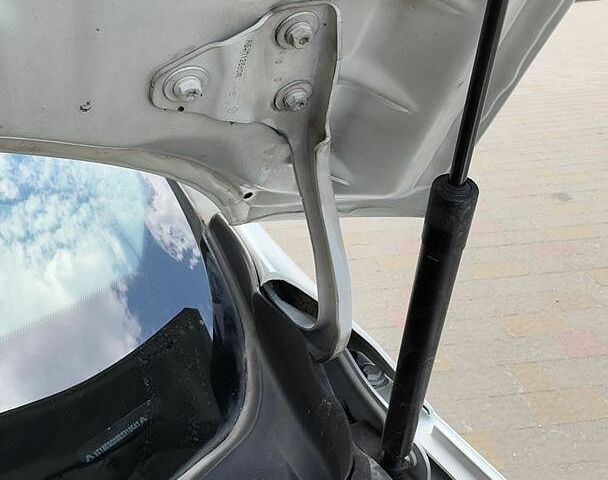 Білий Рено Меган, об'ємом двигуна 1.46 л та пробігом 198 тис. км за 12350 $, фото 99 на Automoto.ua